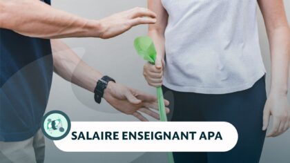 Enseignant en activité physique adaptée accompagnant un petit groupe lors d'une séance